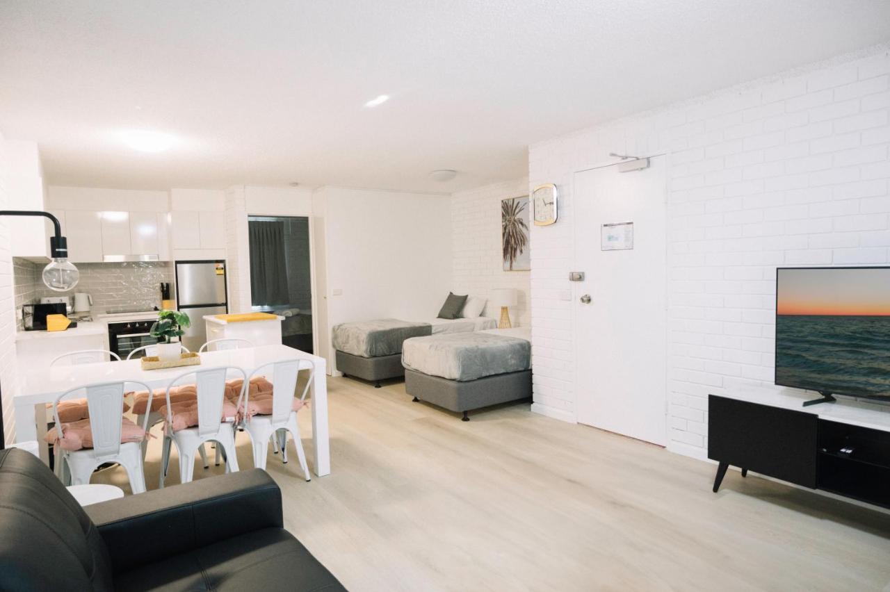 Surfers Paradise- Meters From The Beach! Gold Coast Exterior foto